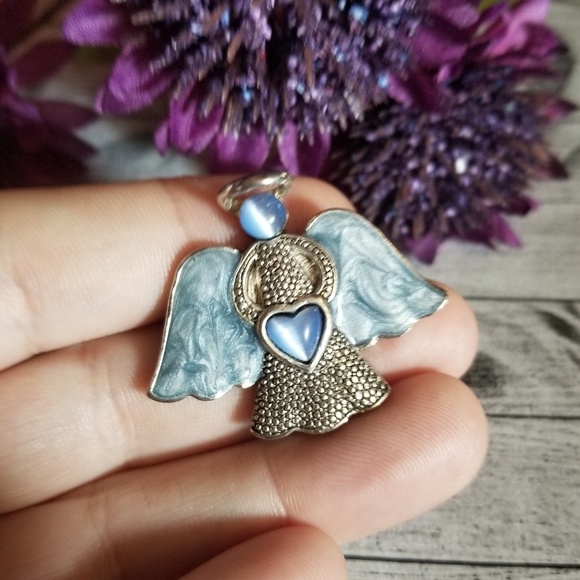 Gorgeous Vintage Angel Brooch - Picture 4 of 5